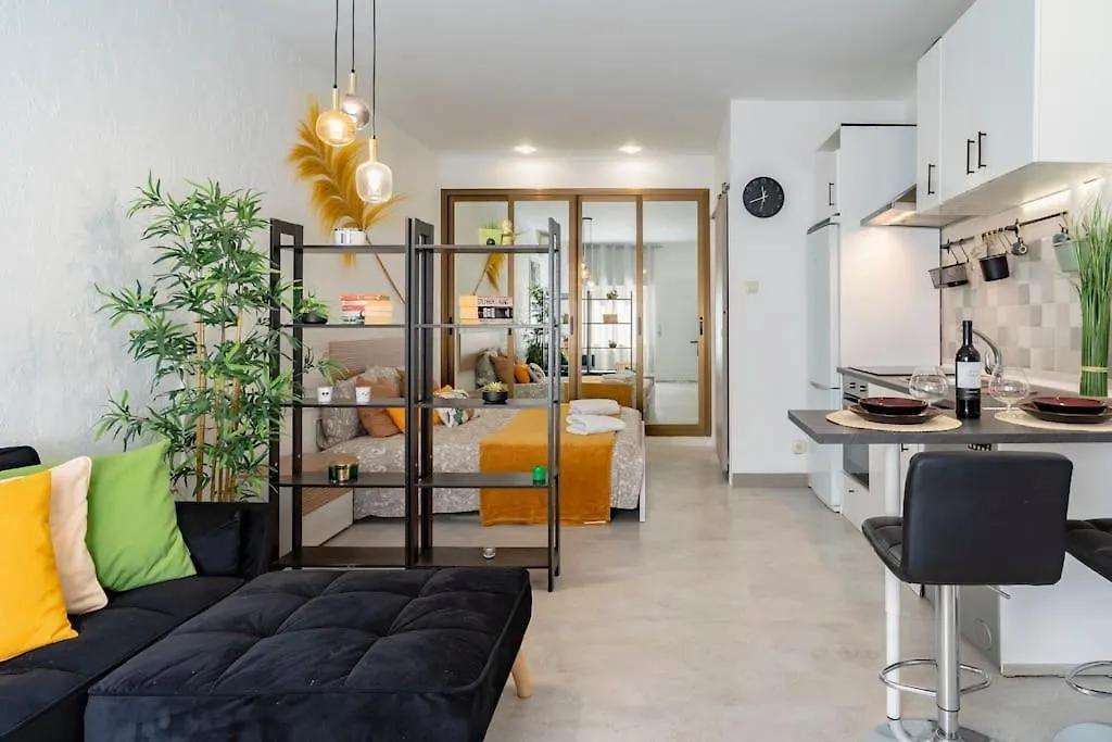 Bonito Estudio Carihuela Con Terraza, Wifi, Playa A 150 Metros Torremolinos Apartmán